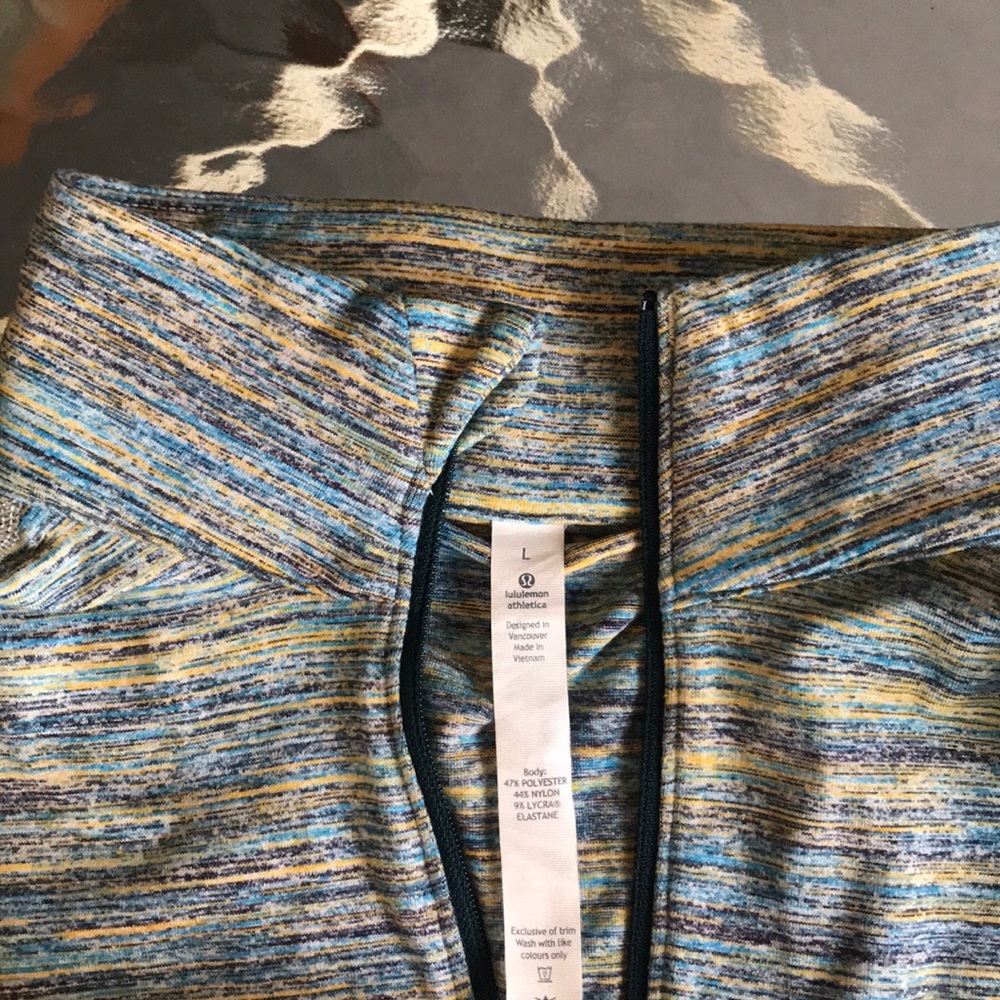 Lululemon workout shirt